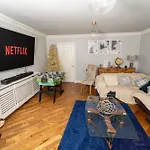 -- Huge -- 5-Bedroom Home & Private Gym By Tailored Accommodation
