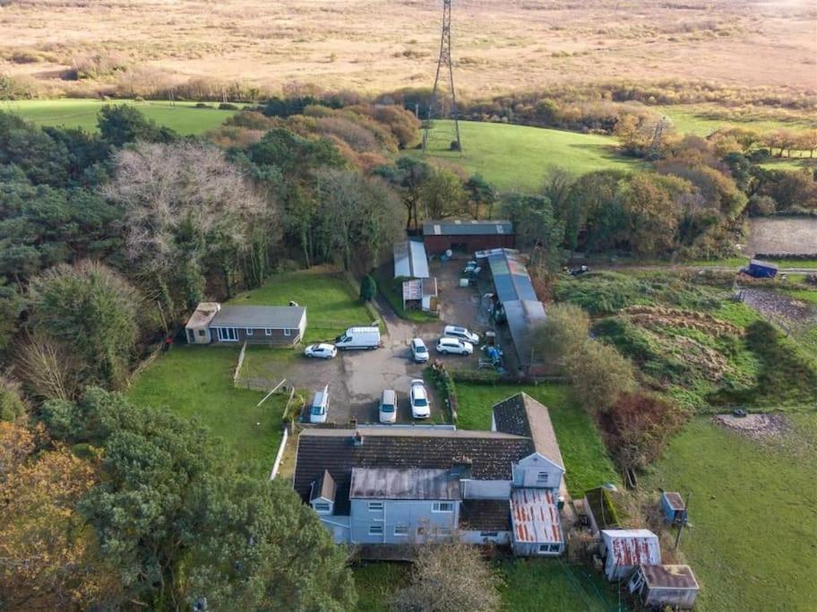 Holiday home -- Huge -- 5-bedroom & Private Gym By Tailored Swansea