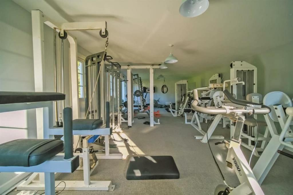 -- Huge -- 5-bedroom & Private Gym By Tailored *