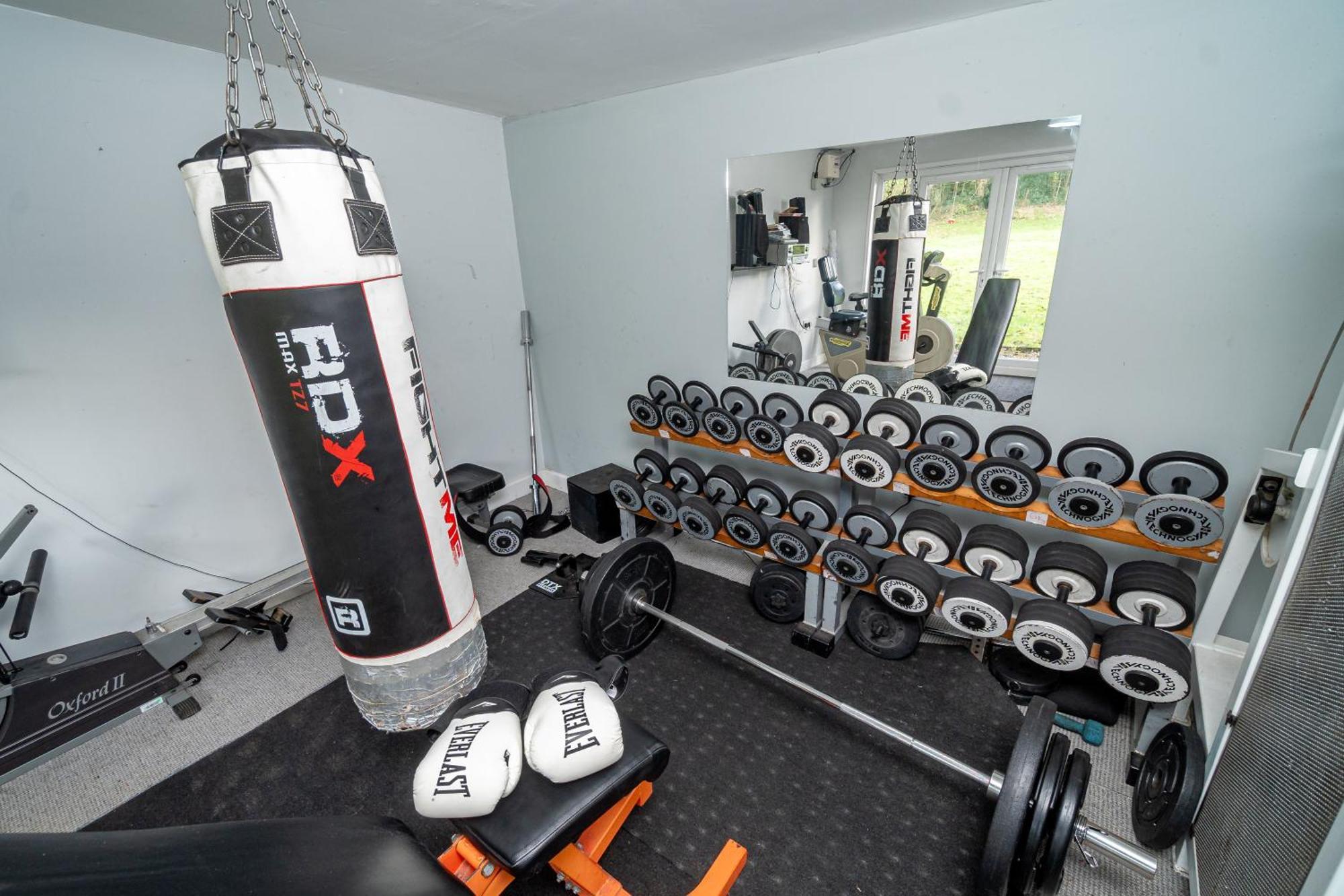 Holiday home -- Huge -- 5-bedroom & Private Gym By Tailored Swansea