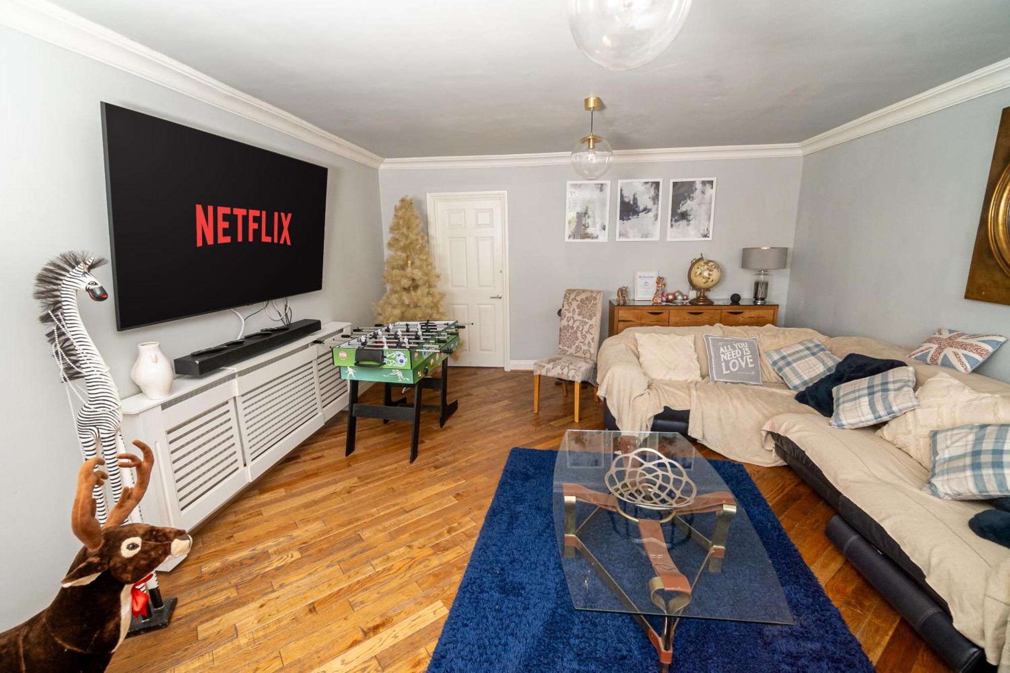 Holiday home -- Huge -- 5-bedroom & Private Gym By Tailored Swansea