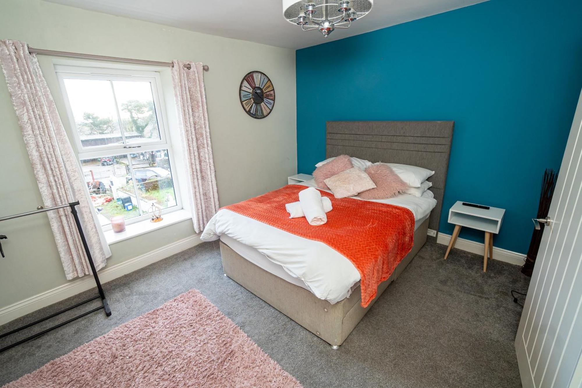 -- Huge -- 5-bedroom & Private Gym By Tailored Holiday home