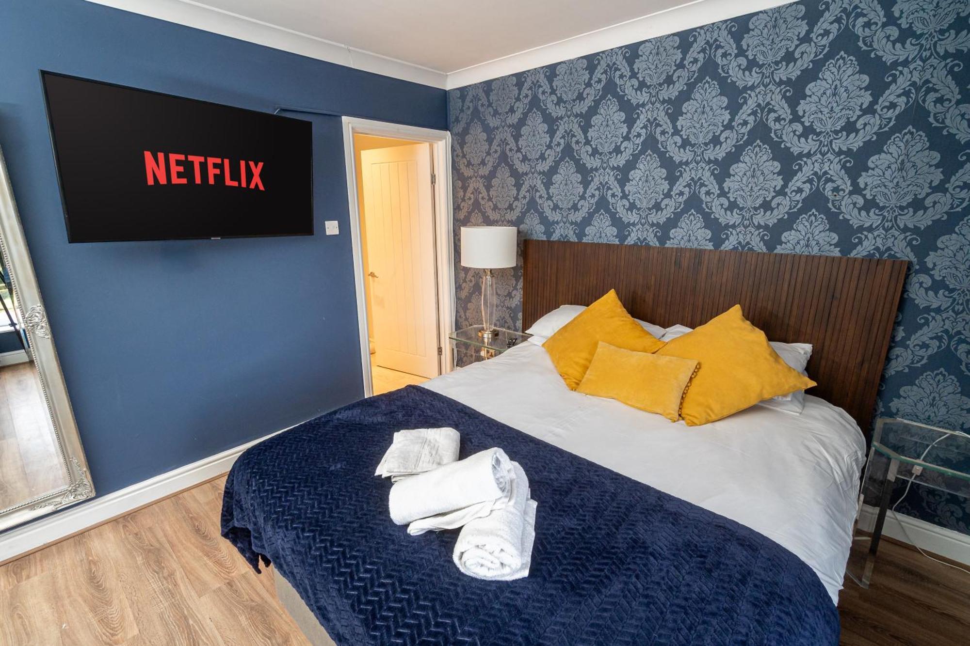 -- Huge -- 5-bedroom & Private Gym By Tailored Holiday home
