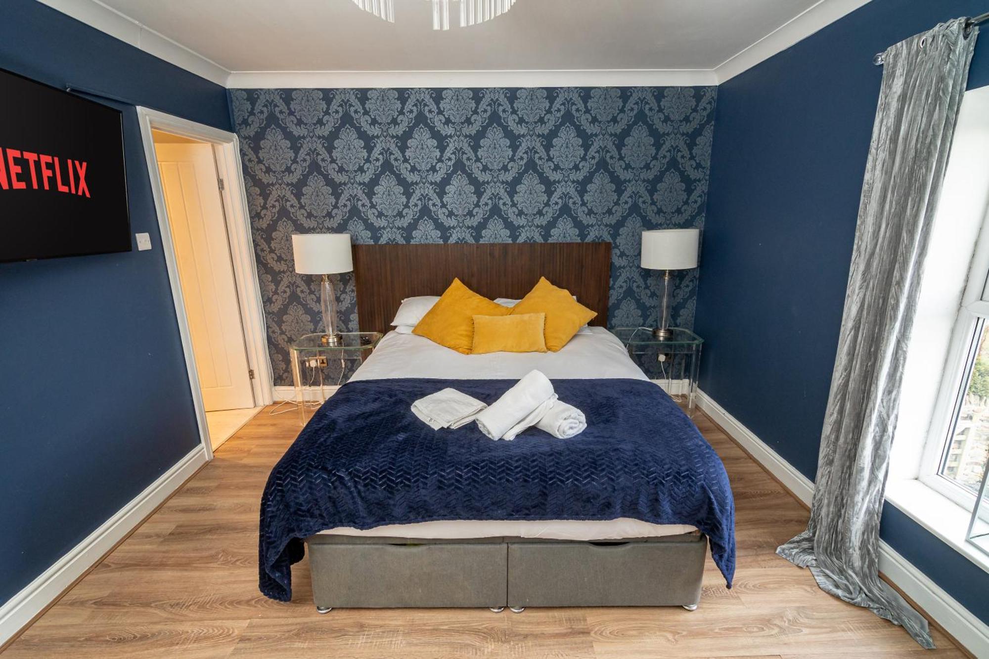 -- Huge -- 5-bedroom & Private Gym By Tailored * Swansea