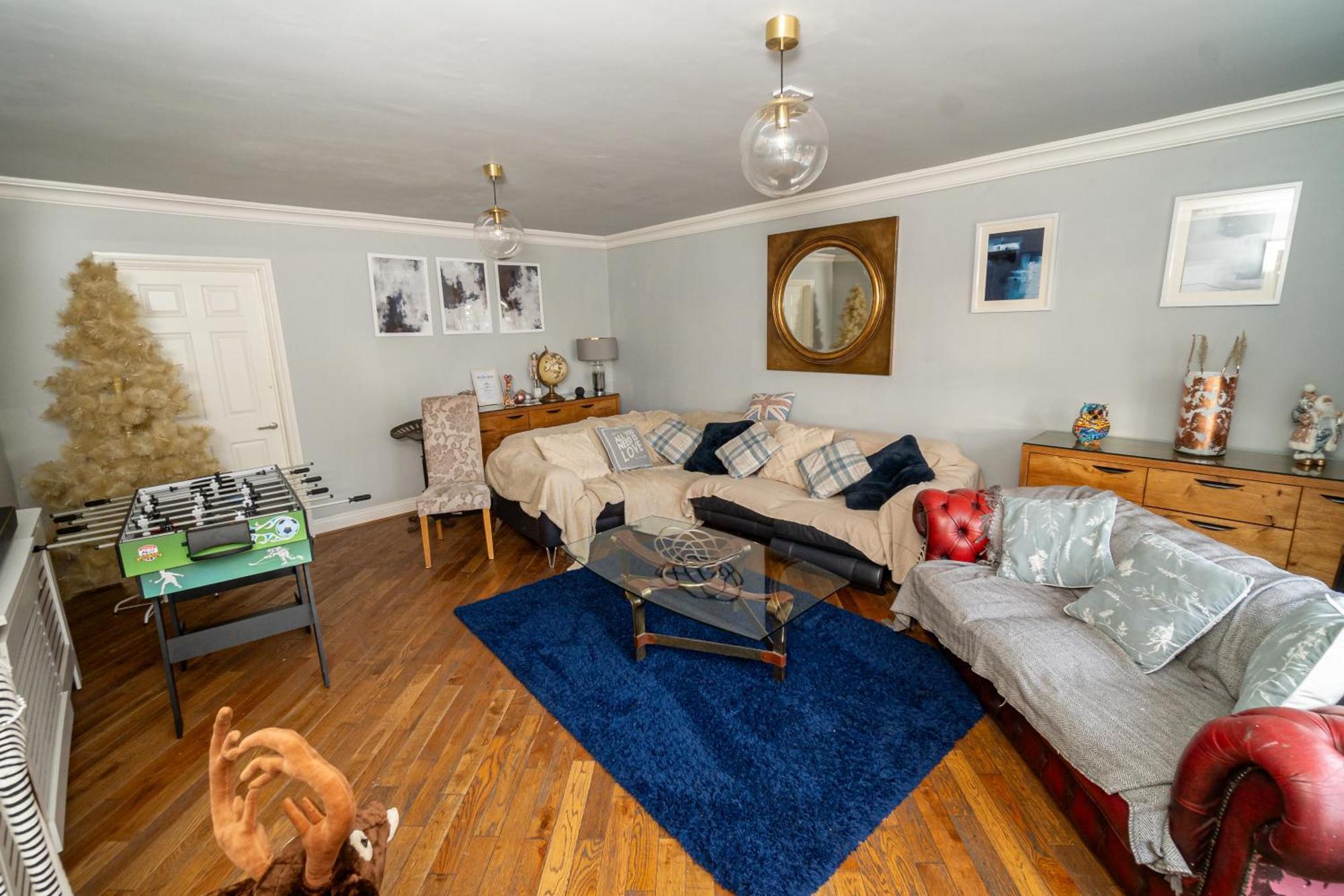 -- Huge -- 5-bedroom & Private Gym By Tailored Holiday home