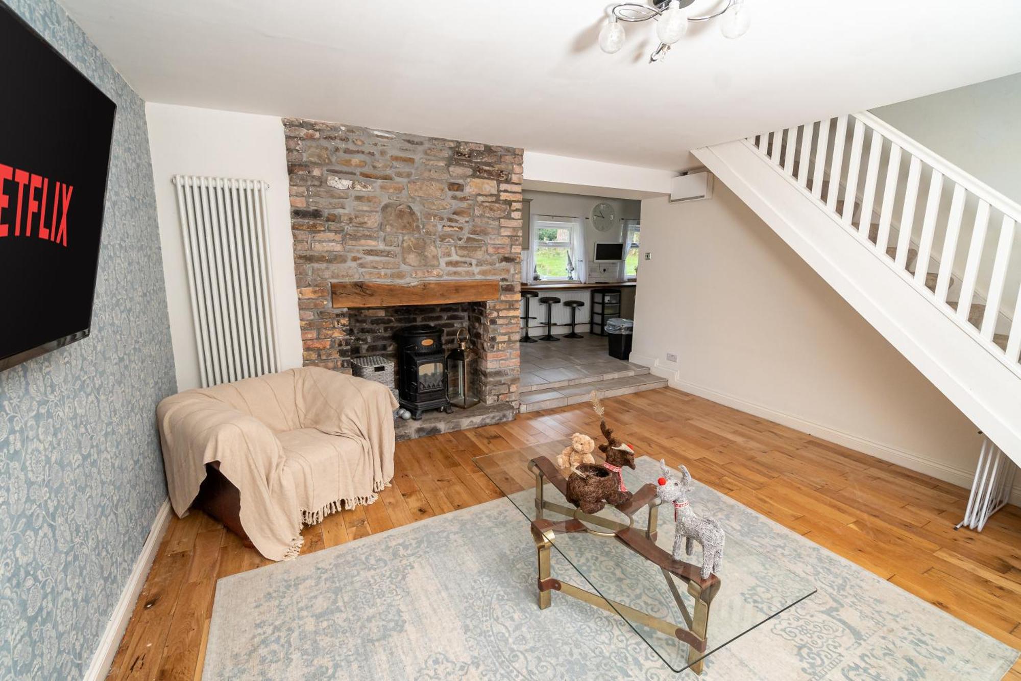 -- Huge -- 5-bedroom & Private Gym By Tailored