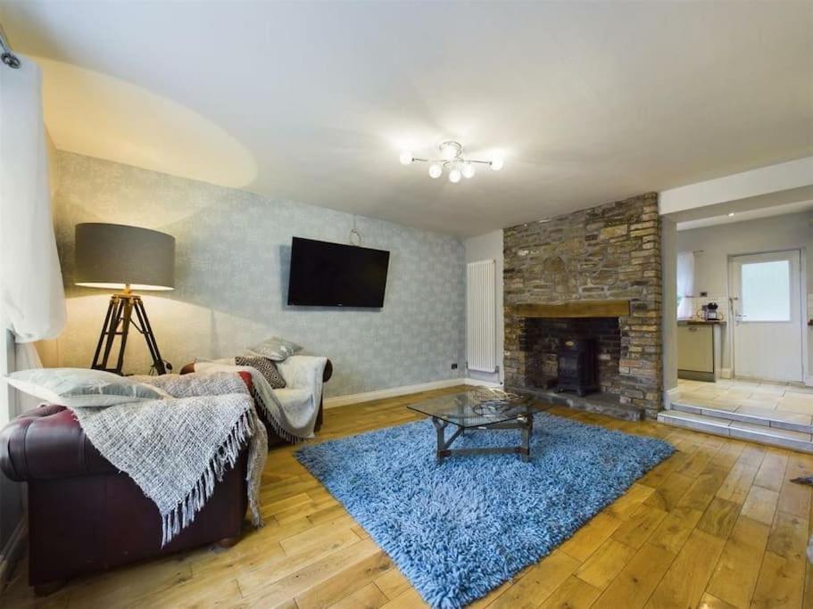 -- Huge -- 5-bedroom & Private Gym By Tailored