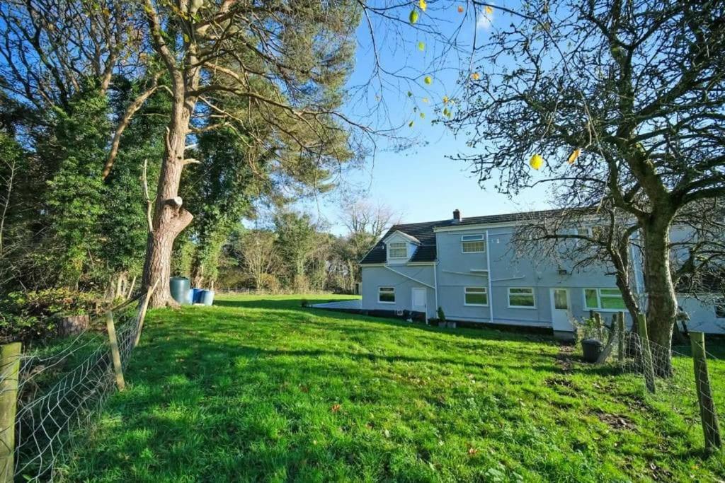 Holiday home -- Huge -- 5-bedroom & Private Gym By Tailored